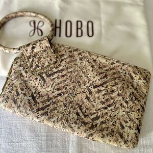 NWT Hobo Sable Wristlet in Neutral Mosaic Print